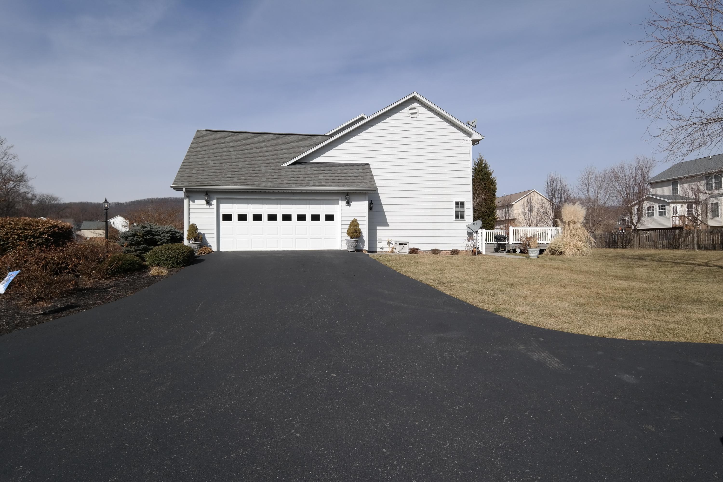 230 Eagle Ridge Roanoke, VA 24012 - Photo 2 of 35 Garage