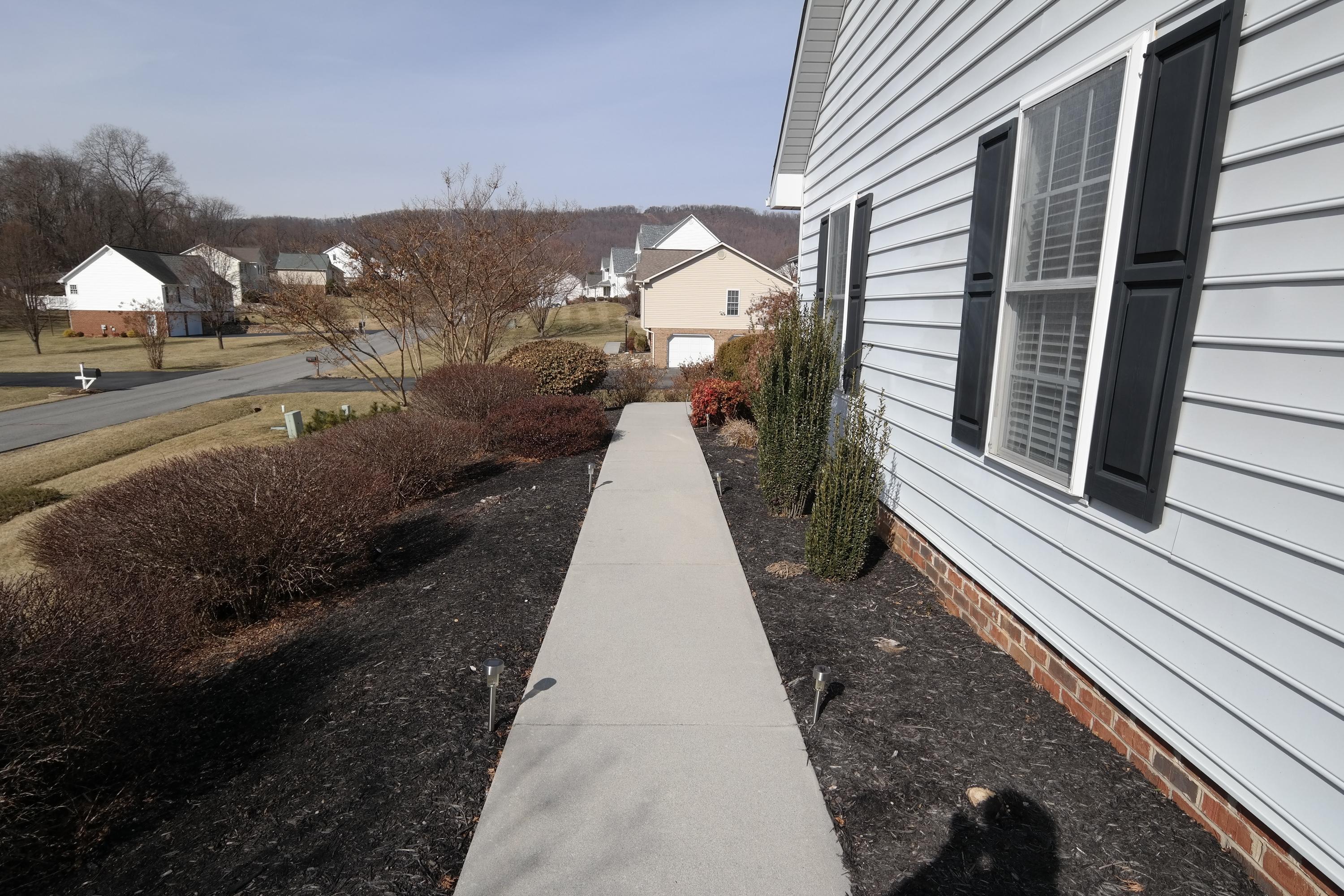 230 Eagle Ridge Roanoke, VA 24012 - Photo 34 of 35 Sidewalk