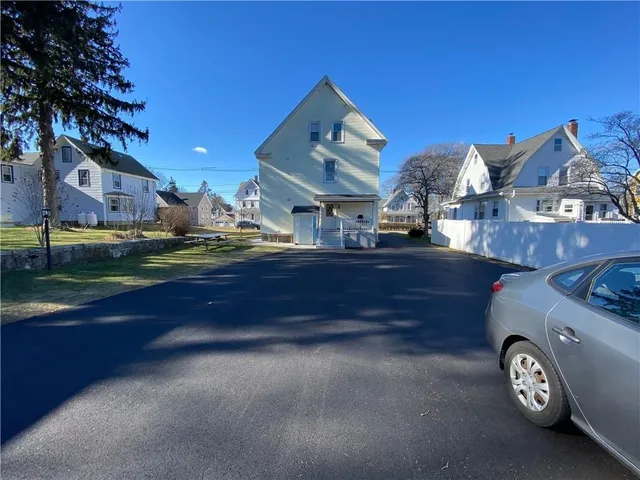 $2,000 | 28 Chester Avenue, Unit 2, Westerly, RI 02891