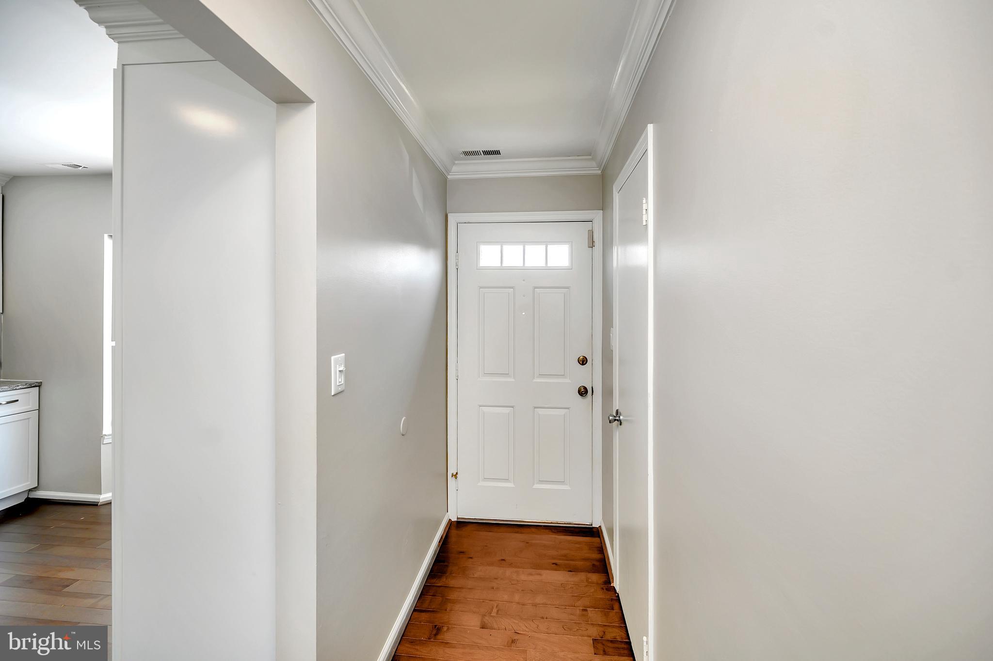 4032 Spring Run Court, Unit 6A Chantilly, VA 20151 - Photo 4 of 33 Gallery Image 4