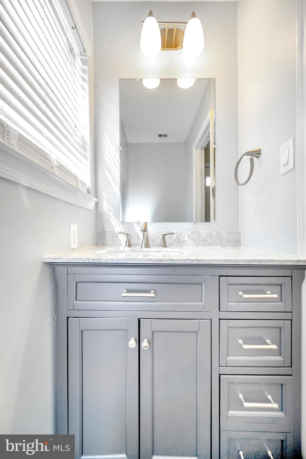 4032 Spring Run Court, Unit 6A Chantilly, VA 20151 - Photo 5 of 33 Gallery Image 5