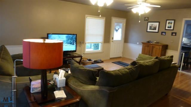 1046 Hampton Road Grosse Pointe, MI 48236 - Photo 5 of 25 31127546-4.JPG