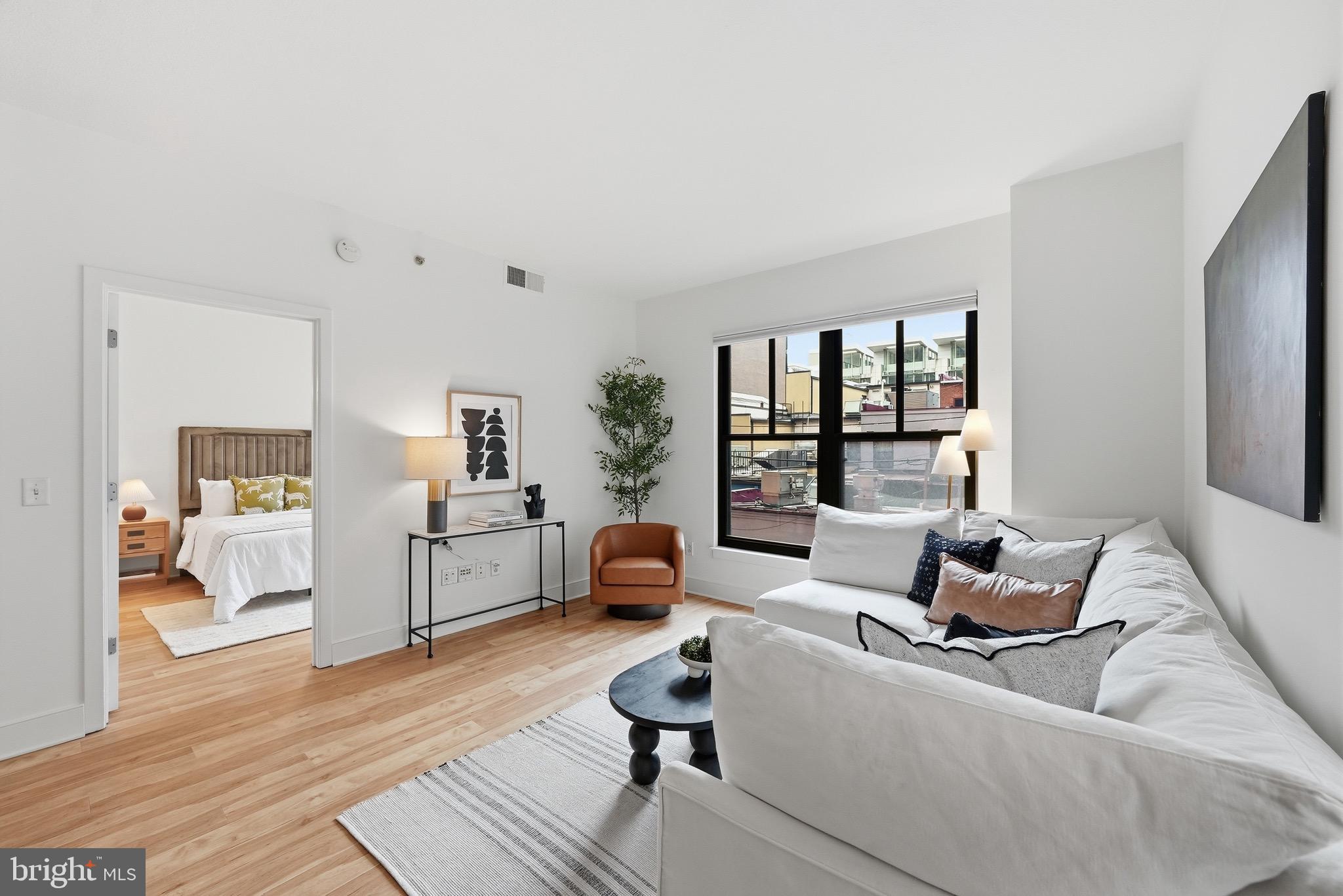 910 M Street Northwest, Unit 203 Washington, DC 20001 - Photo 4 of 24 Living/Dining