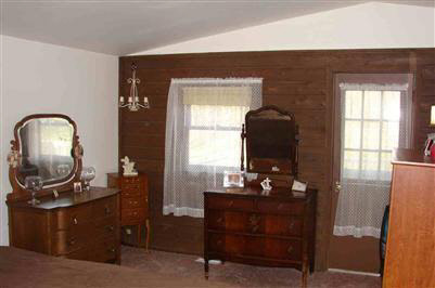 8057 North Oak Road Davison, MI 48423 - Photo 7 of 8 20249329-6.JPG