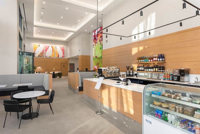 $475,000 | 2510 6th Avenue, Unit 1606, Seattle, WA 98121