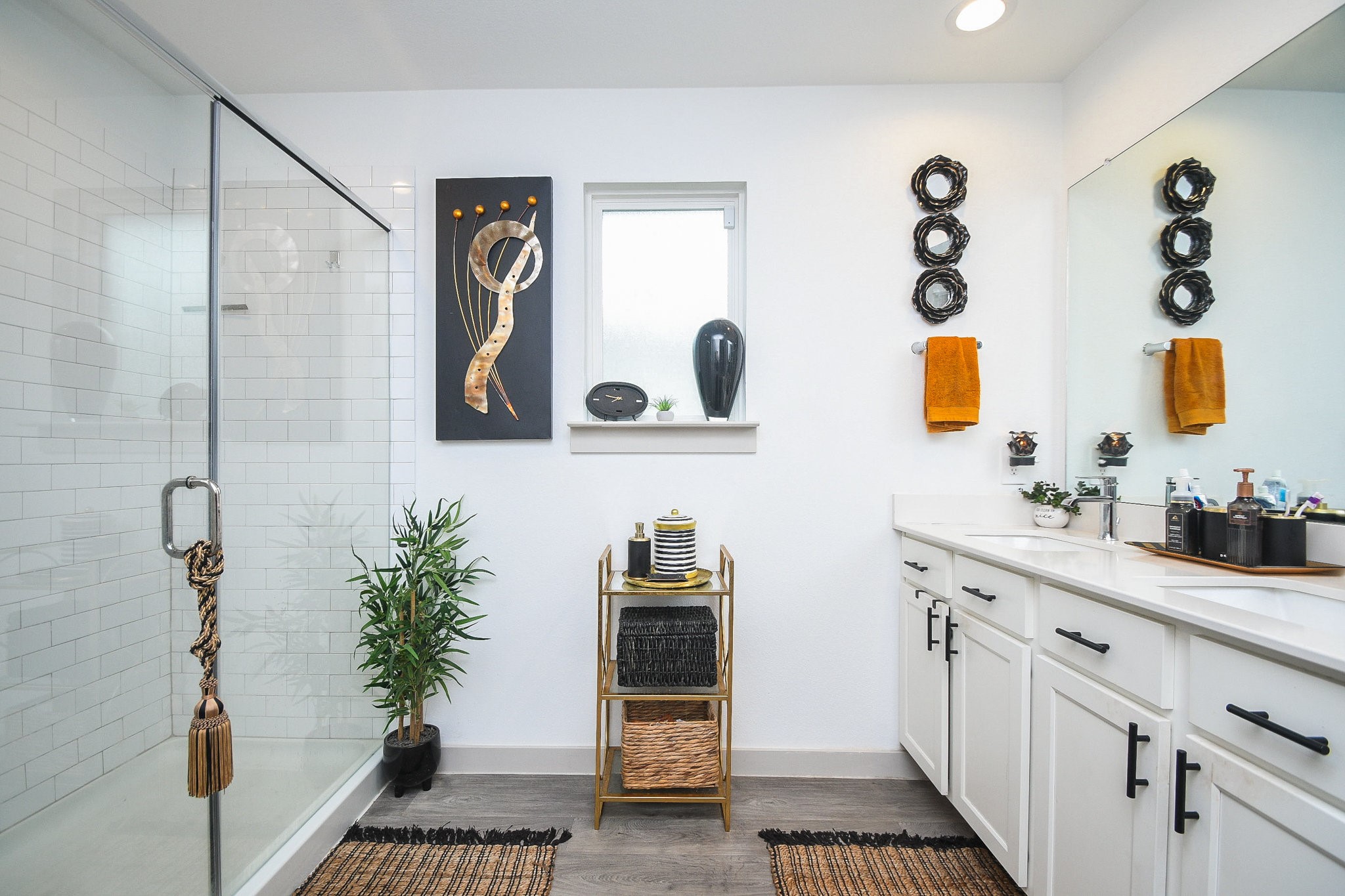 7723 Golden Rubia Lane Rosharon, TX 77583 - Photo 20 of 34 a bathroom with a sink and a mirror