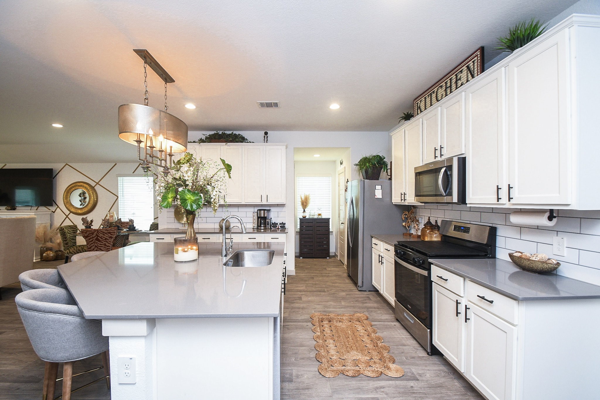 7723 Golden Rubia Lane Rosharon, TX 77583 - Photo 9 of 34 a kitchen with granite countertop a sink appliances and cabinets