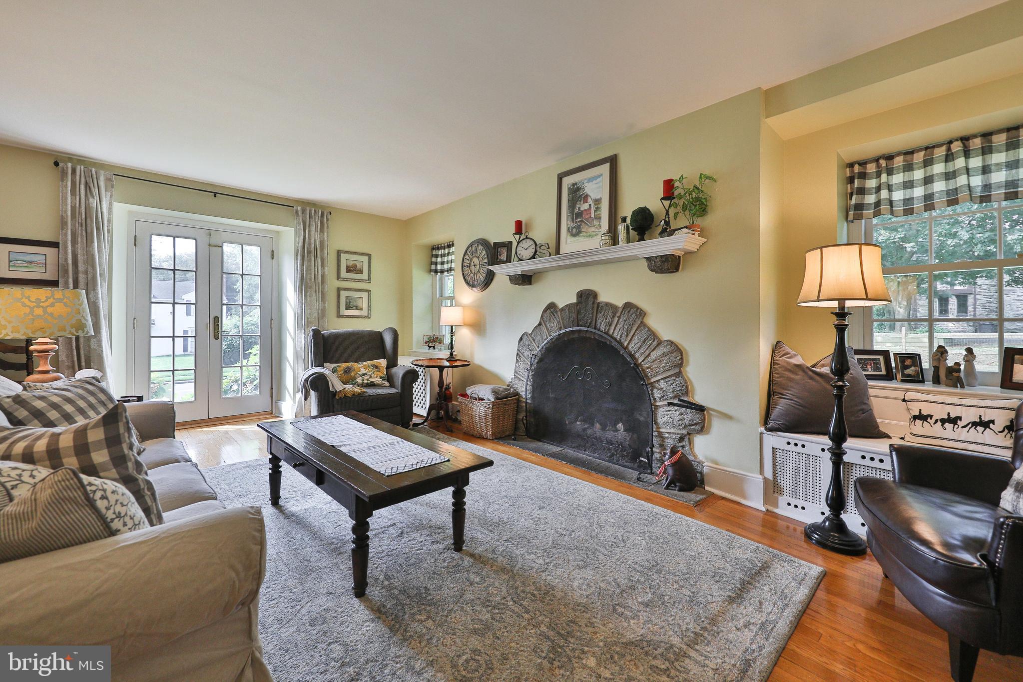 724 Baeder Road Jenkintown, PA 19046 - Photo 5 of 30 Living Room