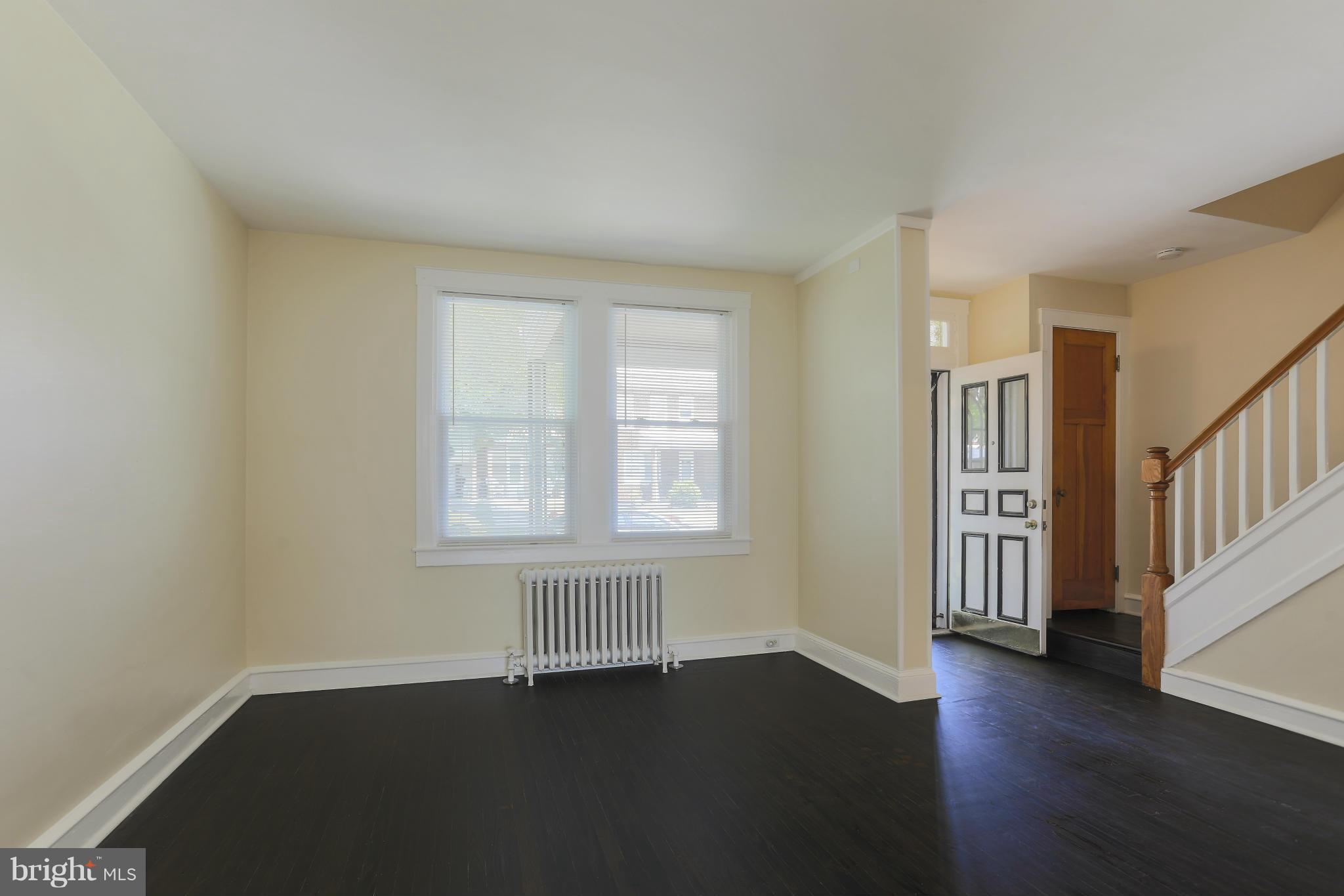 3425 Juneway Baltimore, MD 21213 - Photo 12 of 24 Living Room