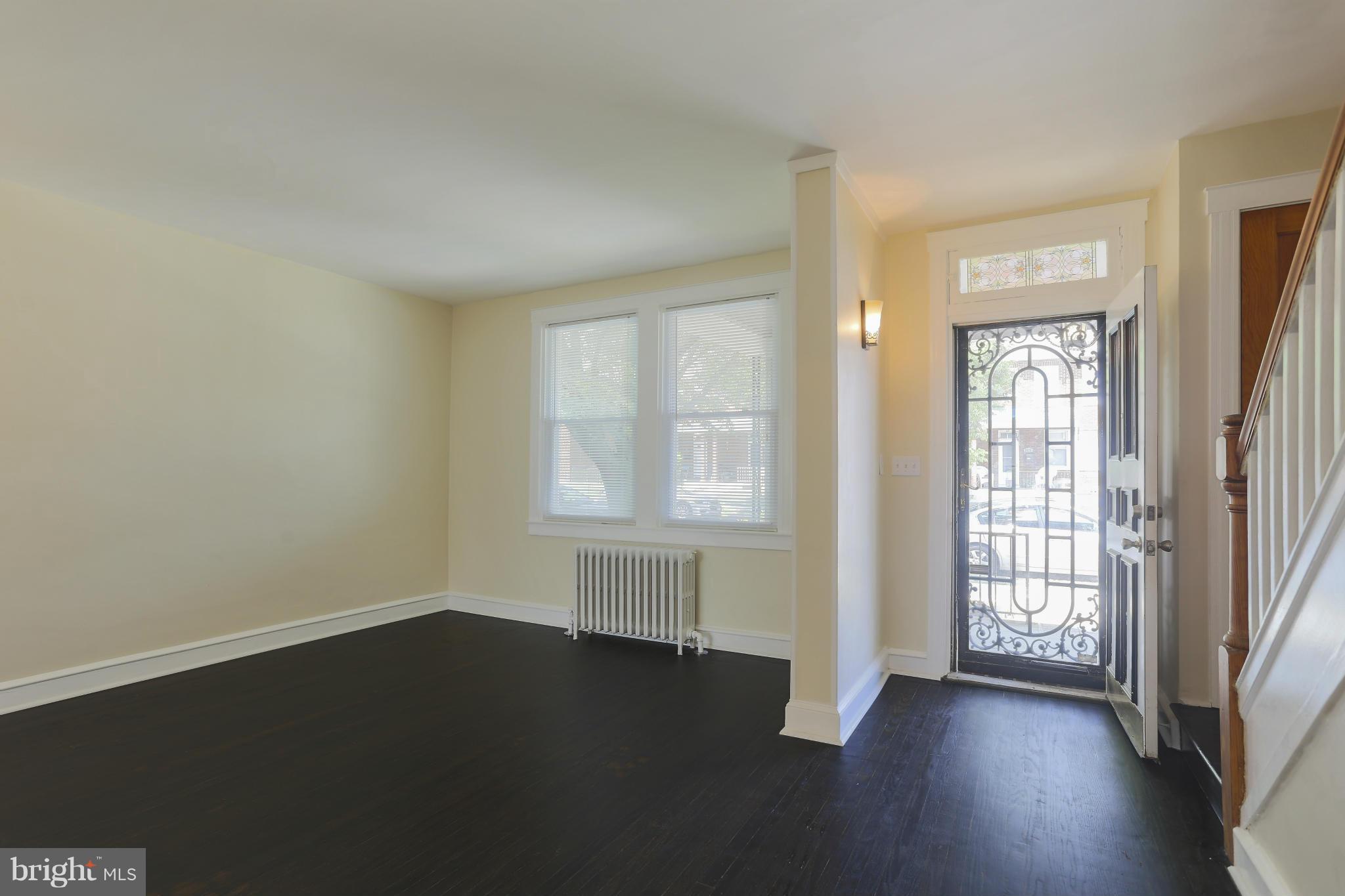 3425 Juneway Baltimore, MD 21213 - Photo 9 of 24 Living Room