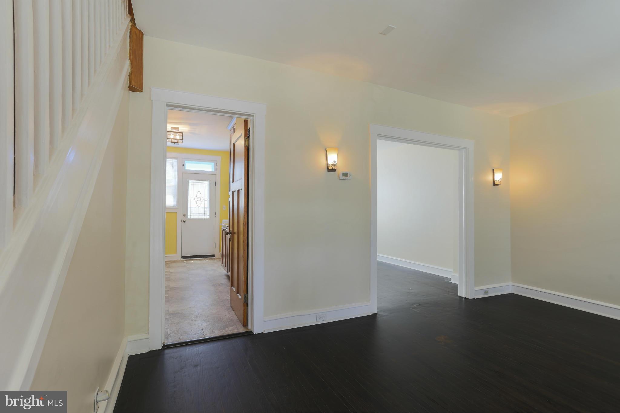 3425 Juneway Baltimore, MD 21213 - Photo 10 of 24 Living Room