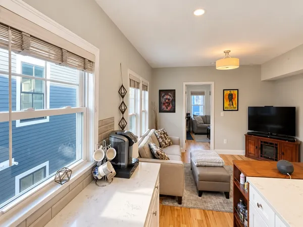 $3,350 | 58 Boynton Street, Unit 5, Boston, MA 02130