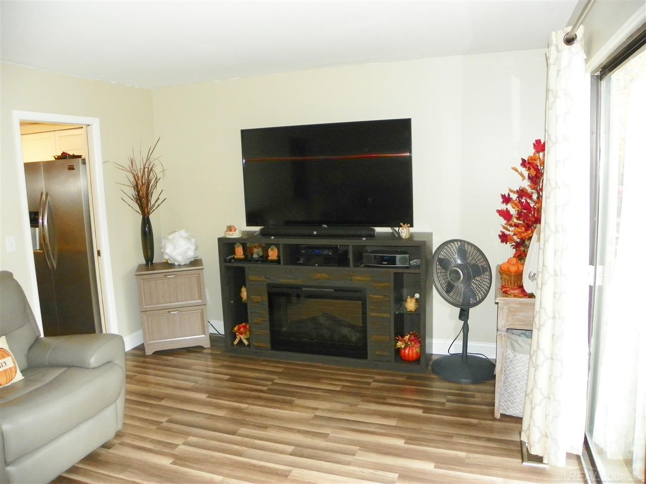 1432 Oakbrook Rochester Hills, Unit BLDG 12 Rochester, MI 48307 - Photo 2 of 19