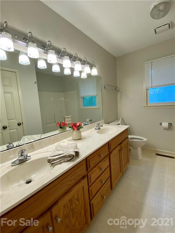 980 Coventry Road Kannapolis, NC 28081 - Photo 19 of 32 a bathroom with a double vanity sink and a mirror