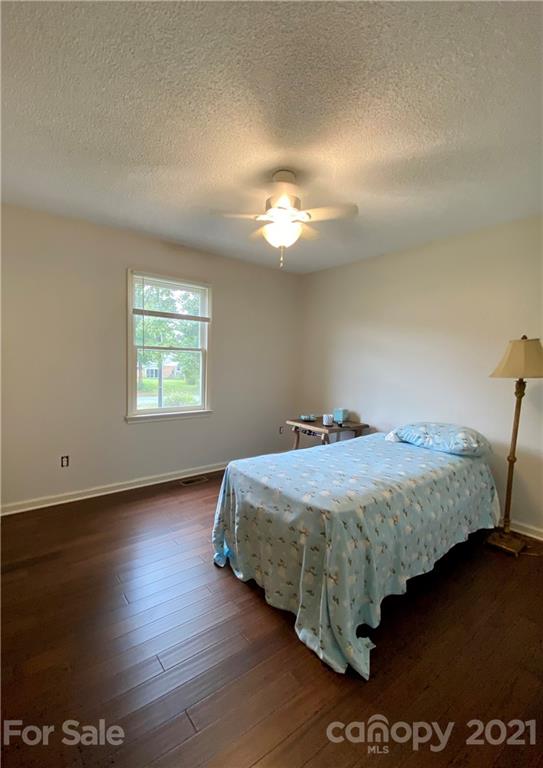 980 Coventry Road Kannapolis, NC 28081 - Photo 26 of 32 a bedroom with bed and a night stand