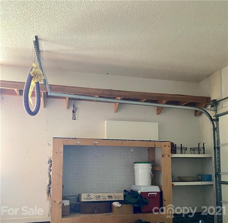 980 Coventry Road Kannapolis, NC 28081 - Photo 29 of 32 a bathroom with a walk in closet