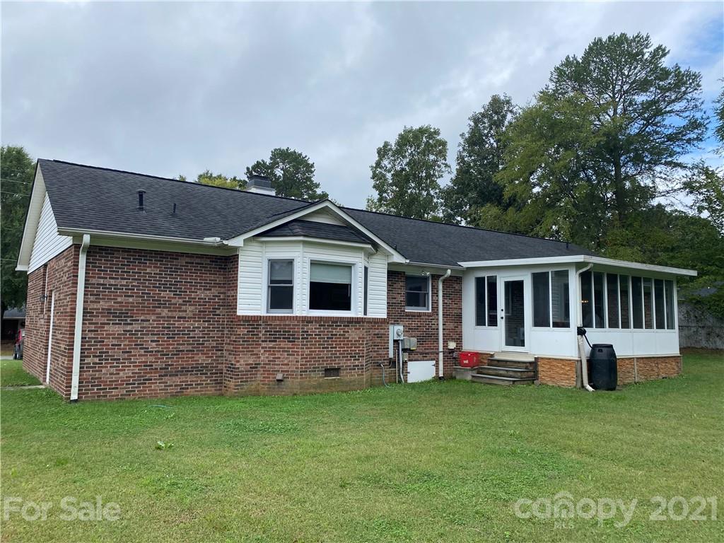 980 Coventry Road Kannapolis, NC 28081 - Photo 32 of 32 a front view of house with yard and green space