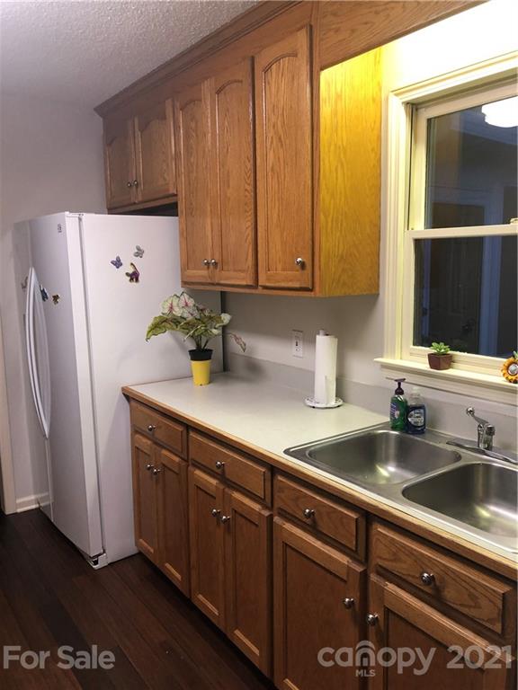 980 Coventry Road Kannapolis, NC 28081 - Photo 10 of 32 a kitchen with a sink and a refrigerator