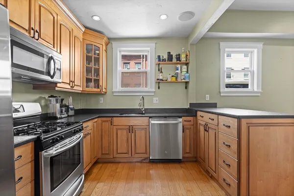 $4,900 | 137 L Street, Unit 1, Boston, MA 02127