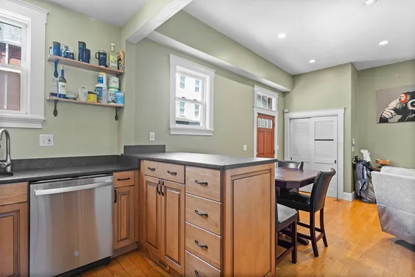 $4,900 | 137 L Street, Unit 1, Boston, MA 02127