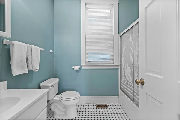 $4,900 | 137 L Street, Unit 1, Boston, MA 02127