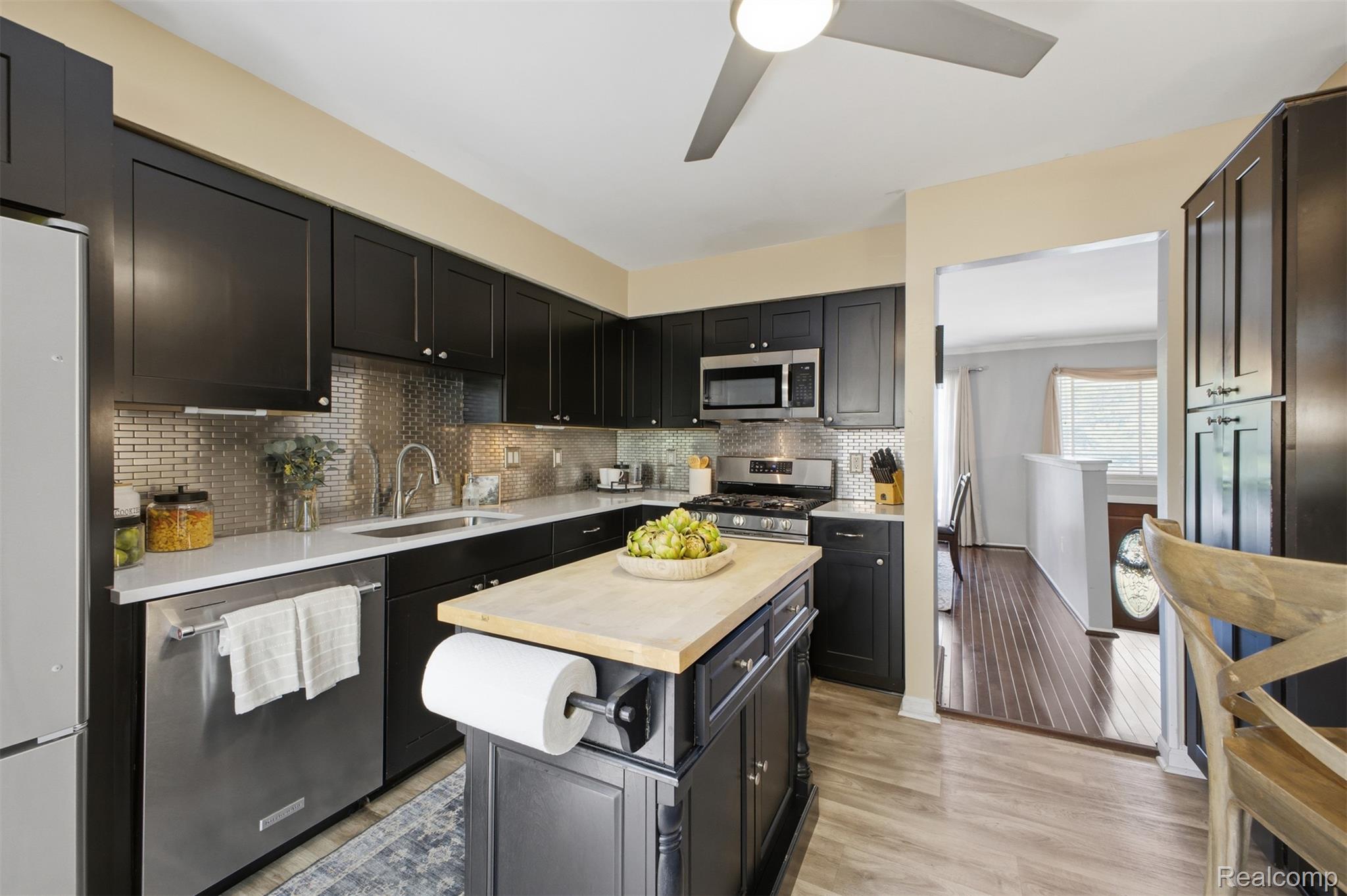40435 Oak Tree Novi, MI 48375 - Photo 16 of 45 16.jpg