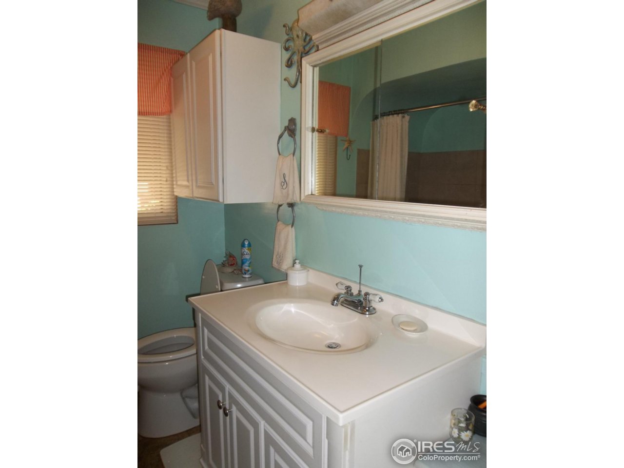2152 10th Street Road Greeley, CO 80631 - Photo 13 of 40 Bathroom