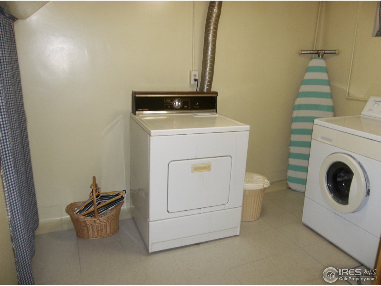 2152 10th Street Road Greeley, CO 80631 - Photo 31 of 40 Laundry