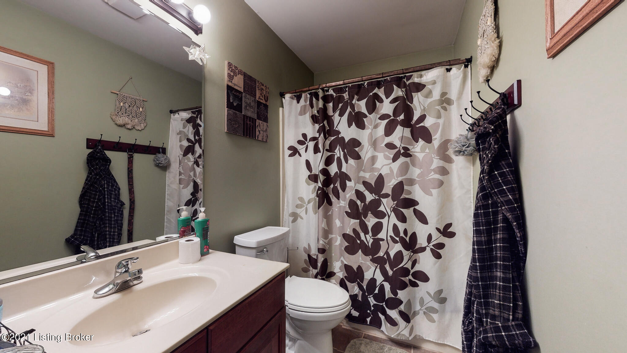 4403 Sulphur Road Sulphur, KY 40070 - Photo 26 of 37 2nd Bathroom