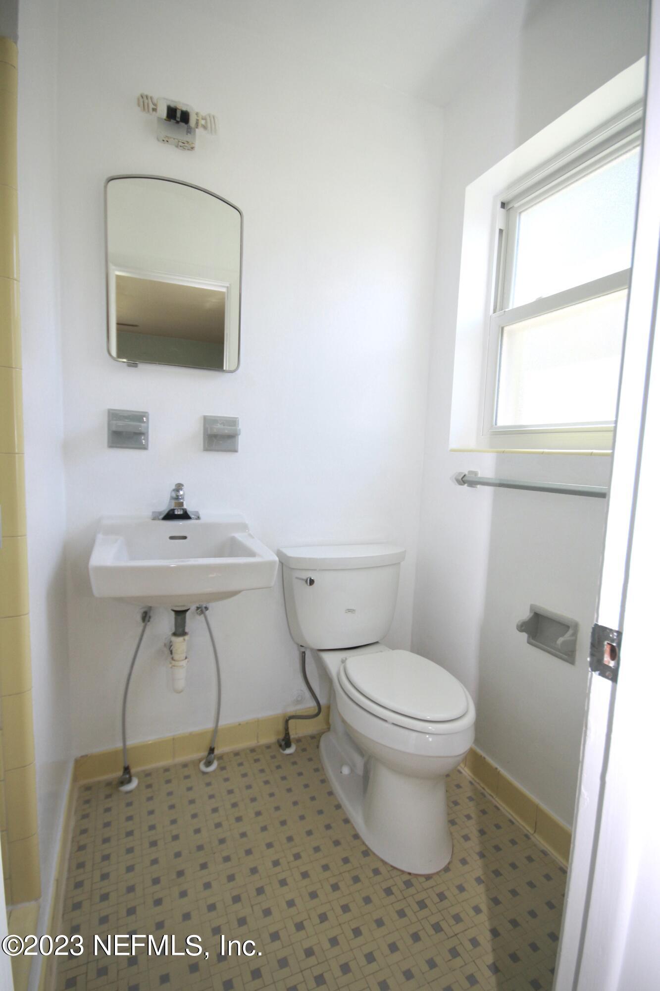 2529 Caladium Road Jacksonville, FL 32211 - Photo 11 of 19 Owner's bath