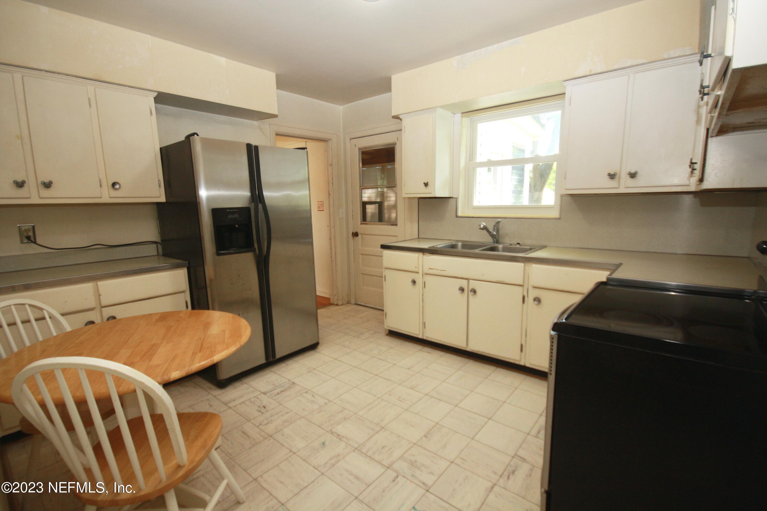 2529 Caladium Road Jacksonville, FL 32211 - Photo 6 of 19 Kitchen