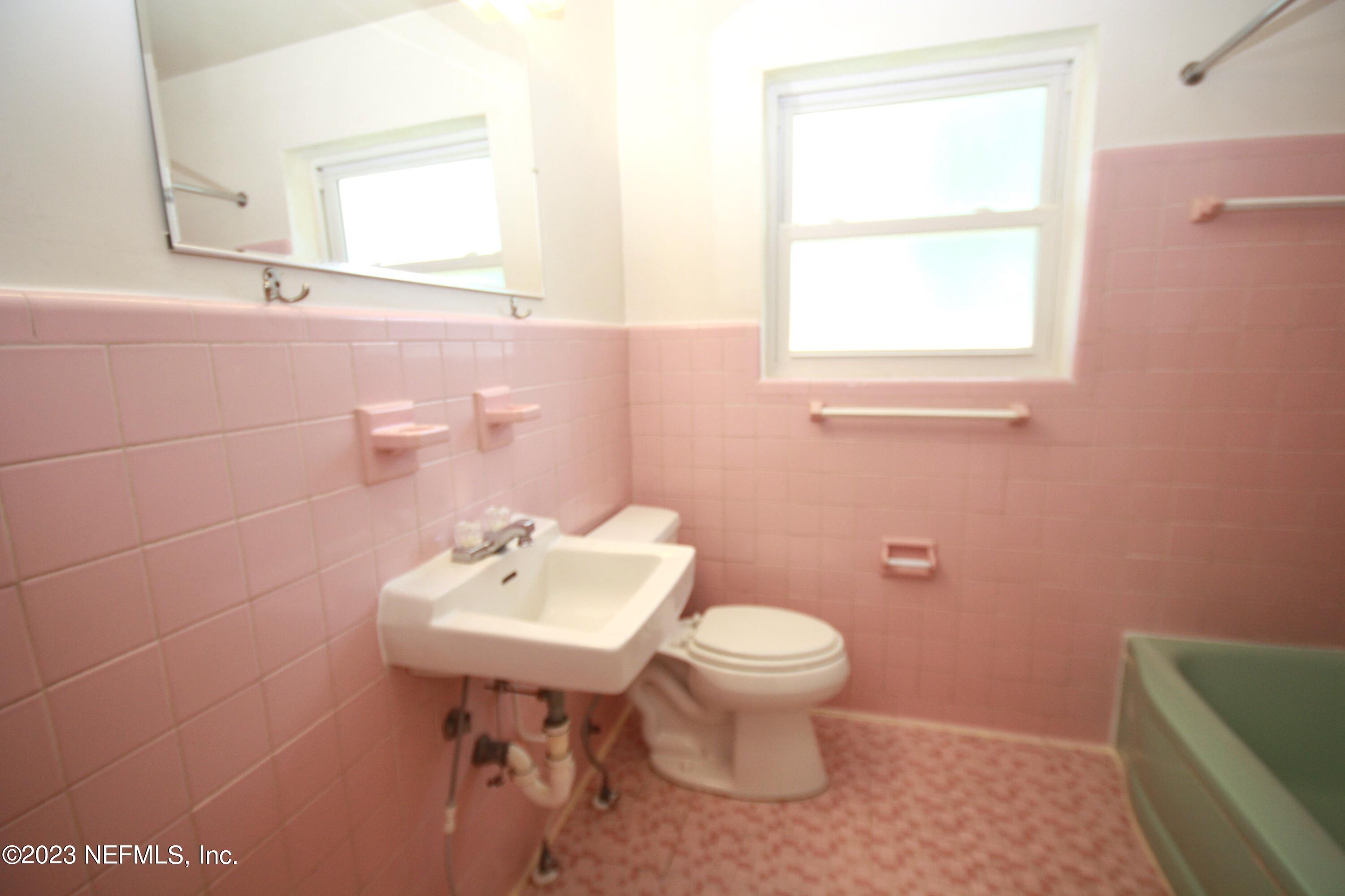 2529 Caladium Road Jacksonville, FL 32211 - Photo 9 of 19 Hall bath