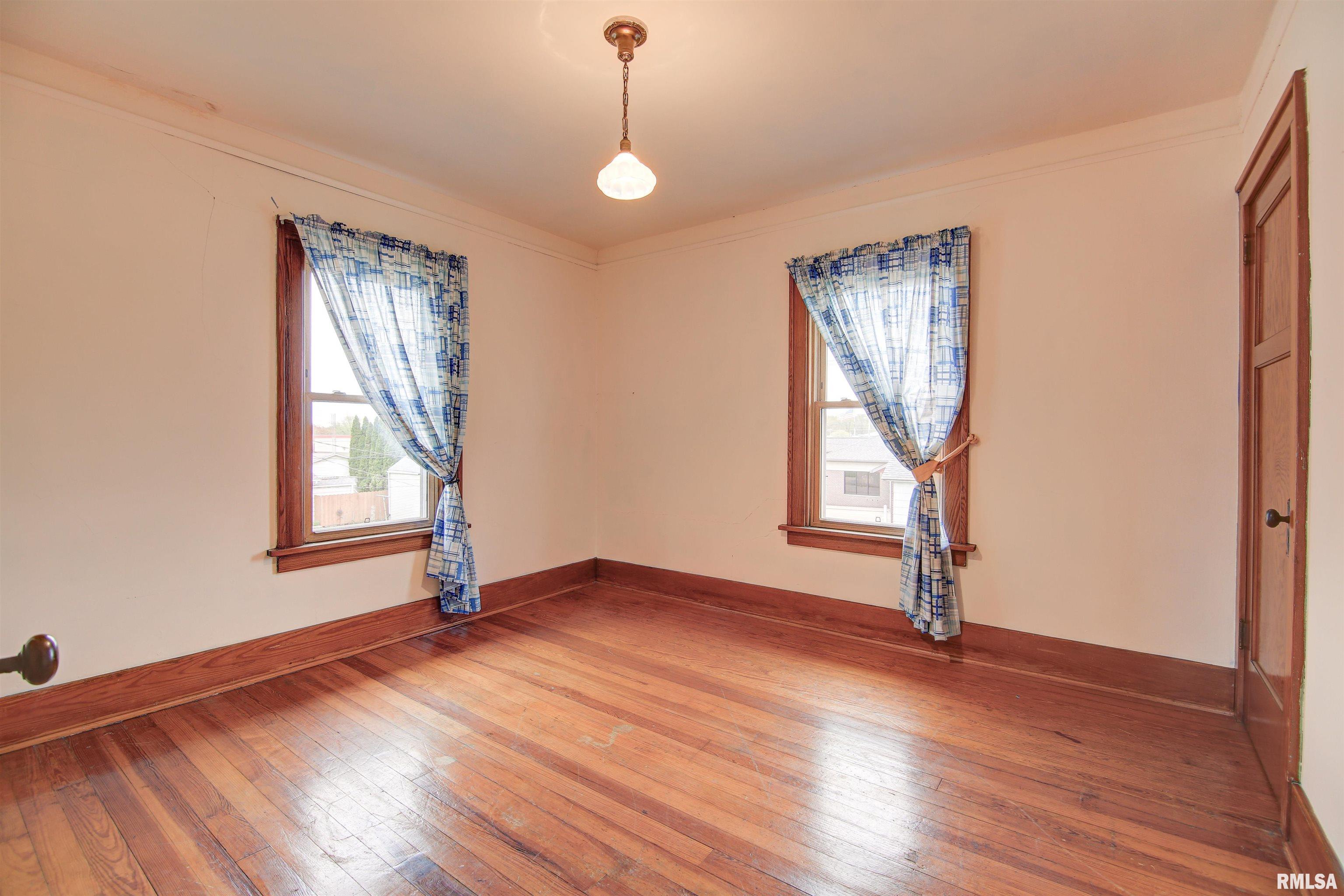 1503 Pershing Boulevard Clinton, IA 52732 - Photo 13 of 27 Gallery Image 13