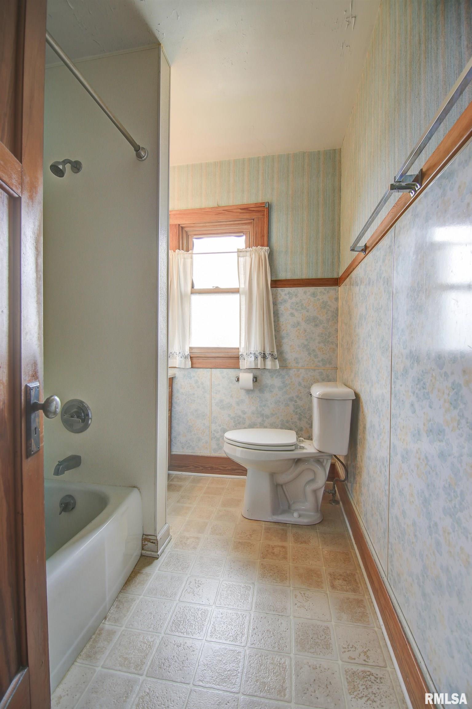 1503 Pershing Boulevard Clinton, IA 52732 - Photo 15 of 27 Gallery Image 15