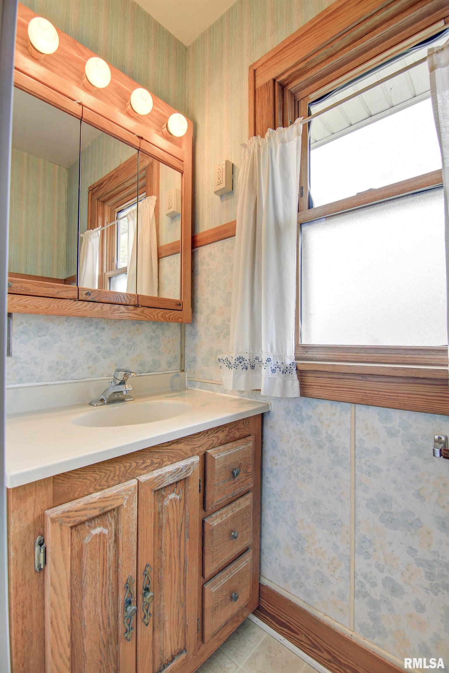 1503 Pershing Boulevard Clinton, IA 52732 - Photo 16 of 27 Gallery Image 16