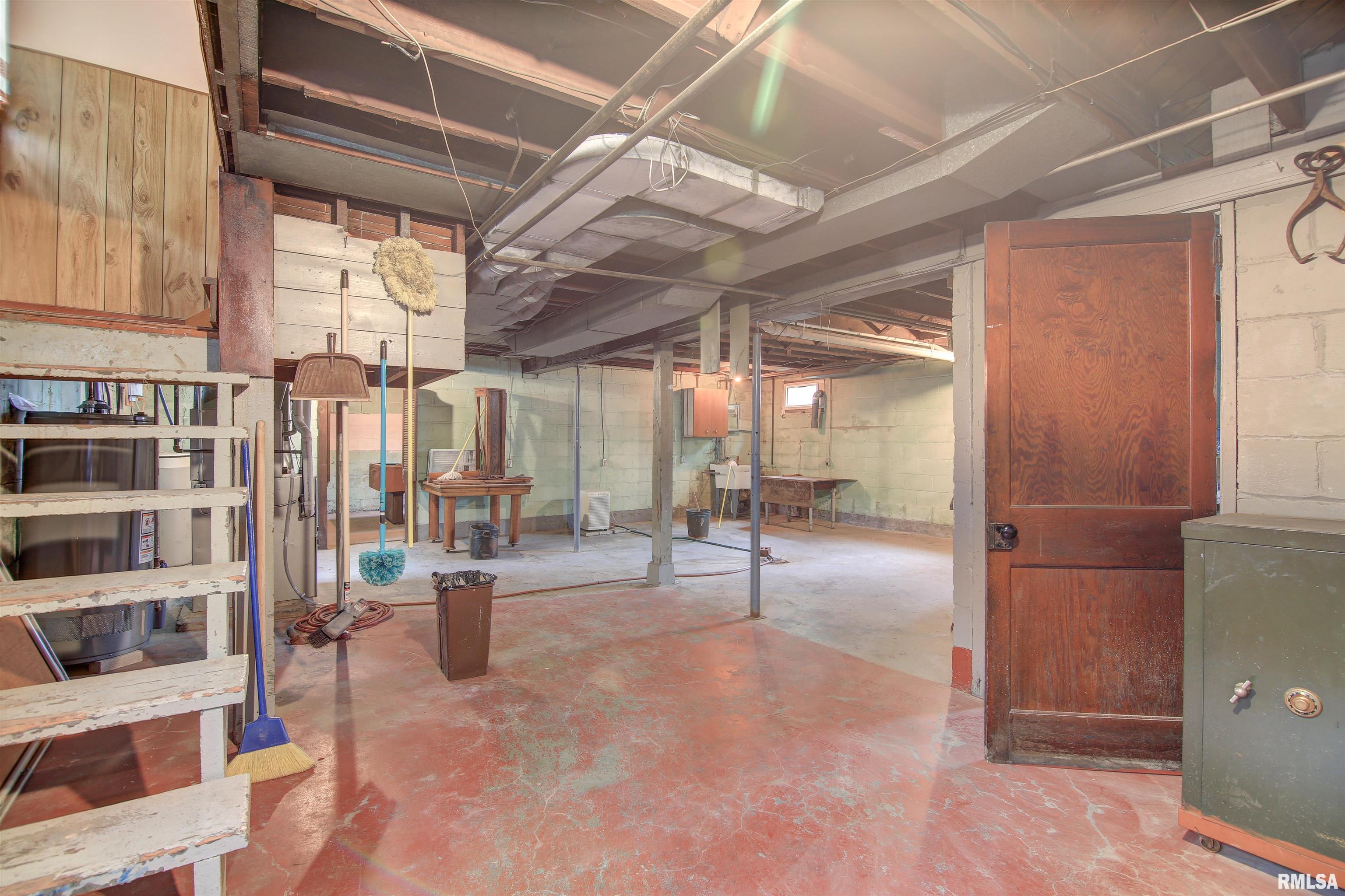 1503 Pershing Boulevard Clinton, IA 52732 - Photo 20 of 27 Gallery Image 20
