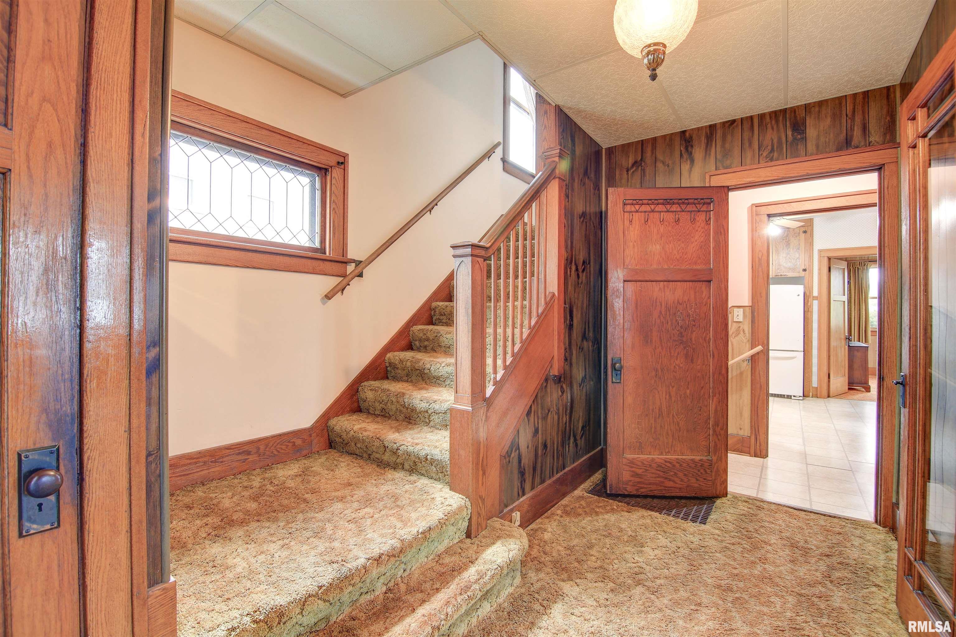 1503 Pershing Boulevard Clinton, IA 52732 - Photo 3 of 27 Gallery Image 3