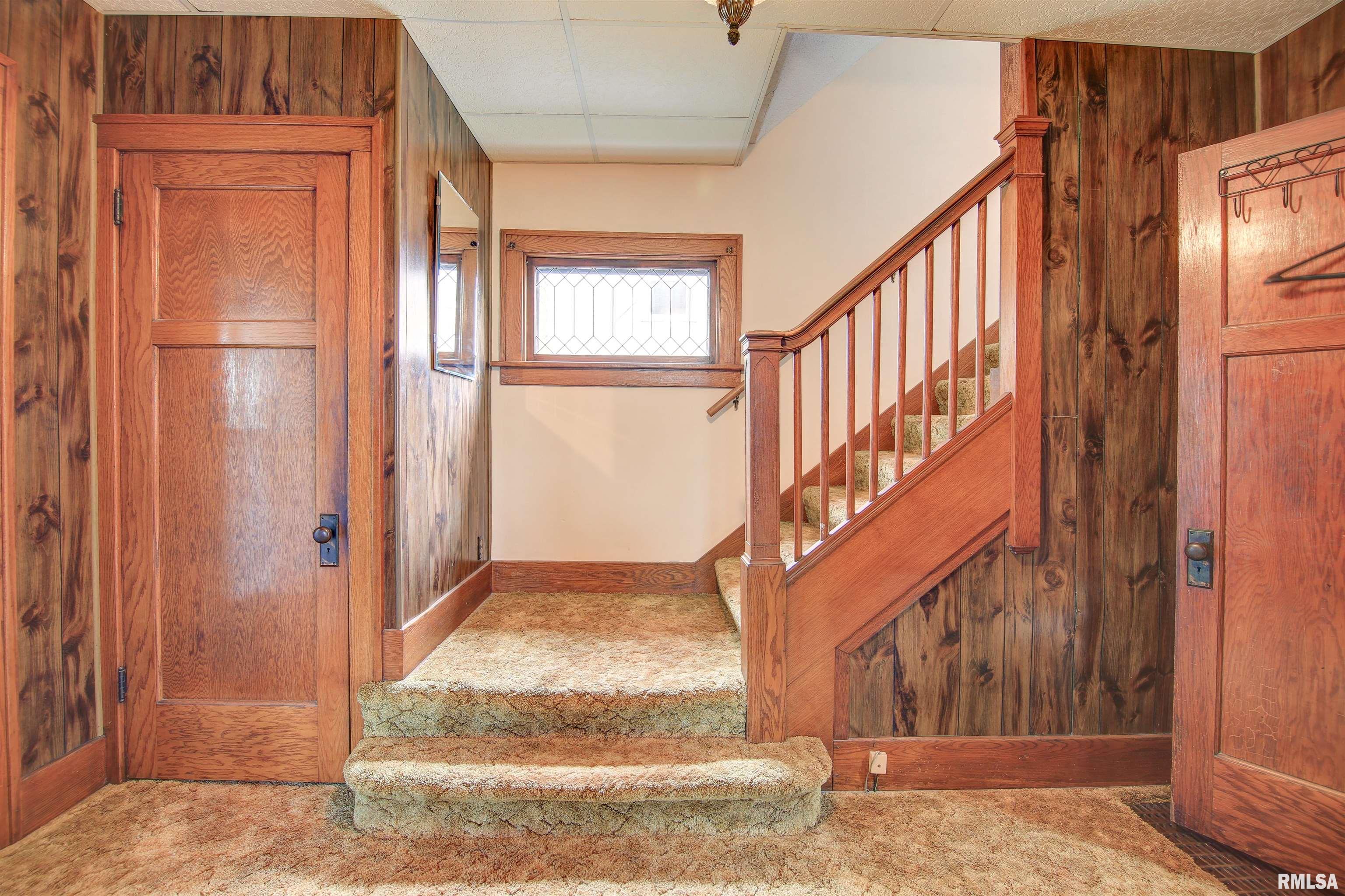 1503 Pershing Boulevard Clinton, IA 52732 - Photo 4 of 27 Gallery Image 4