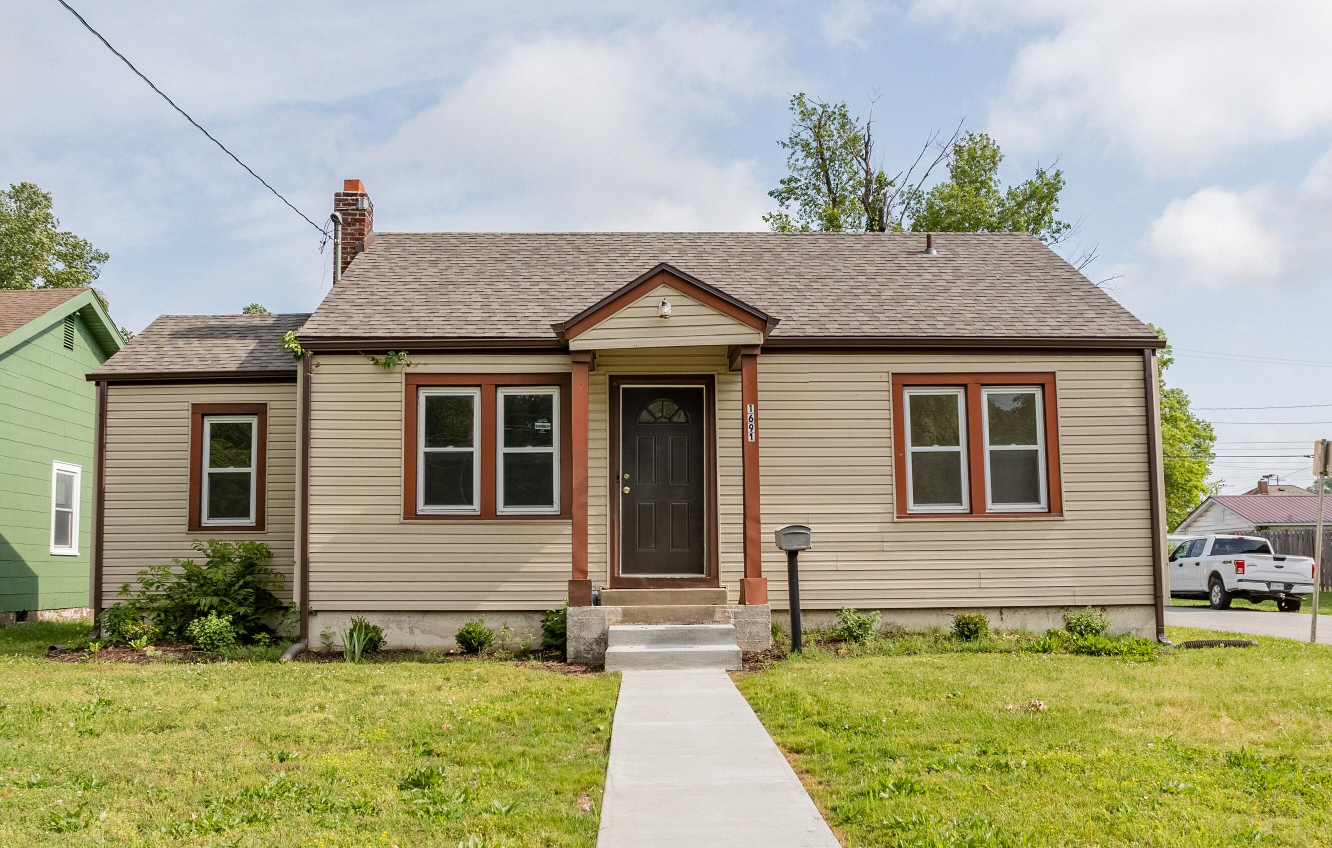 1691 East Grand Street Springfield, MO 65804 - Photo 1 of 1 1691Grand-5