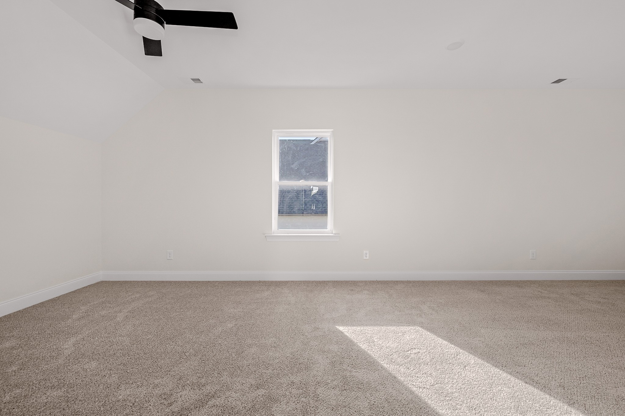 4209 McCown Way Murfreesboro, TN 37127 - Photo 26 of 29 an empty room with a workbench