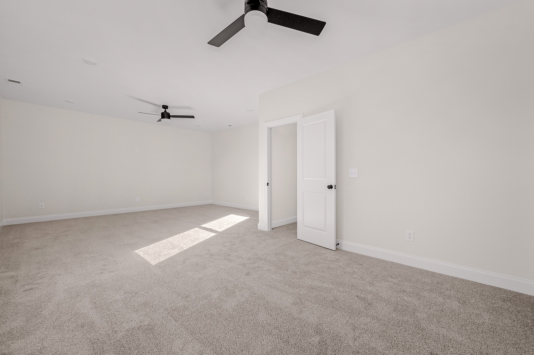 4209 McCown Way Murfreesboro, TN 37127 - Photo 27 of 29 an empty room with a ceiling fan and window