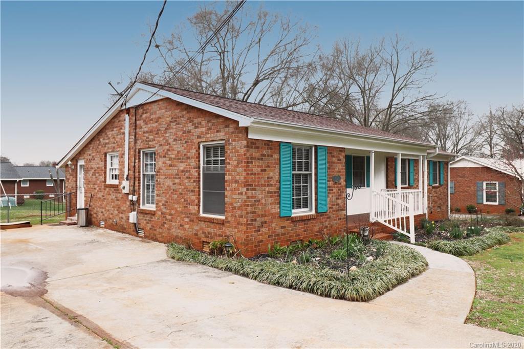 517 Holiday Road Gastonia, NC 28054 - Photo 2 of 38 Gallery Image 2