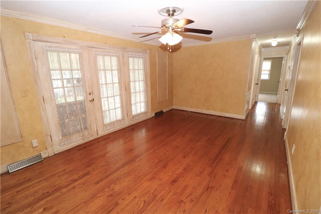 517 Holiday Road Gastonia, NC 28054 - Photo 4 of 38 Gallery Image 4