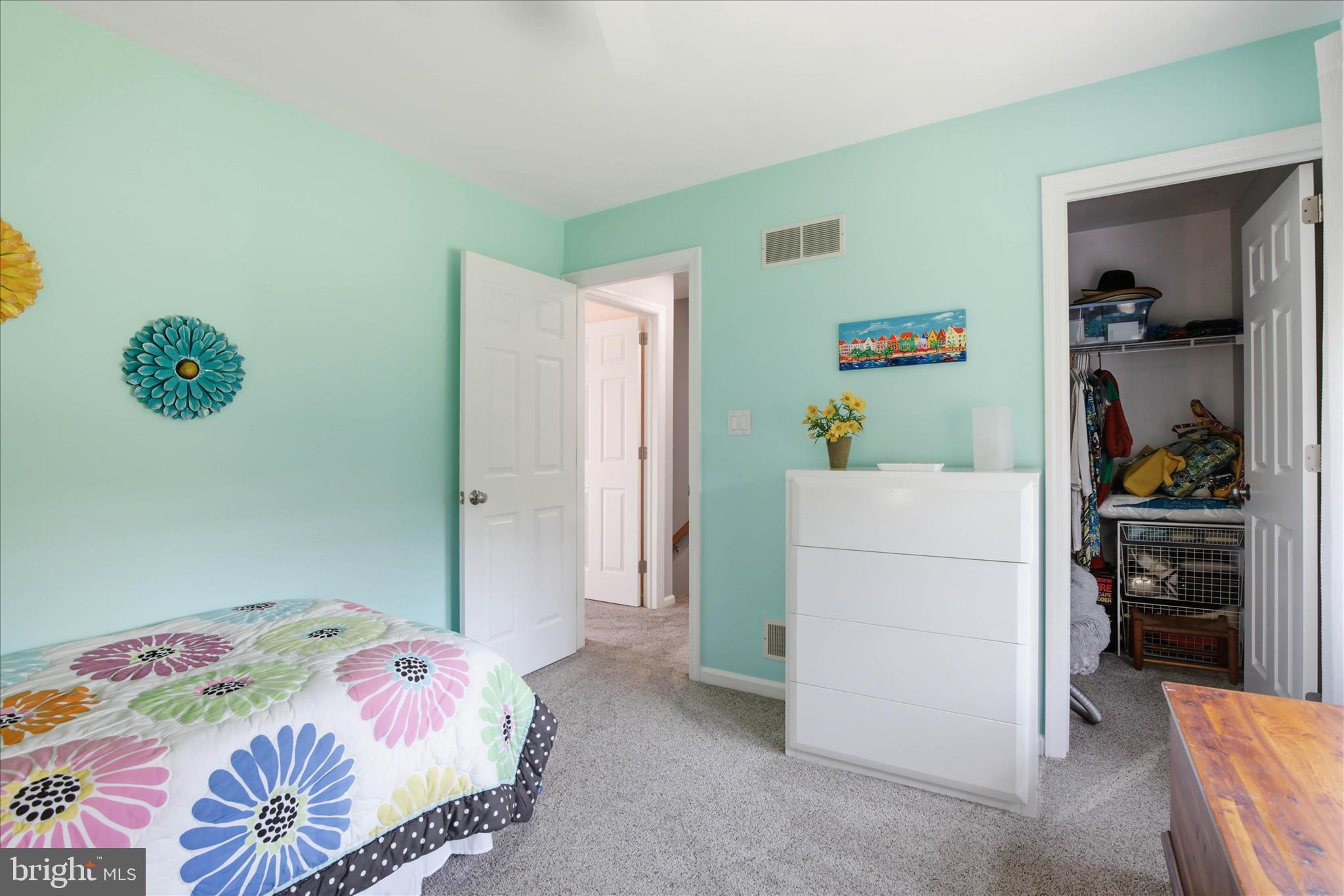 725 Oxford Road Lancaster, PA 17601 - Photo 28 of 46 a bedroom with a bed and a window