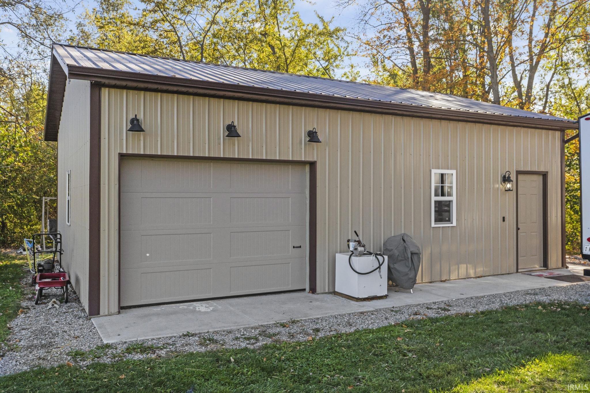 17411 Indianapolis Road Yoder, IN 46798 - Photo 4 of 34