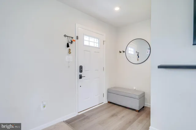 a view of a livingroom with furniture