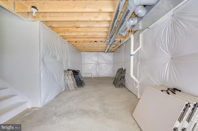 a view of a house with backyard and a tree