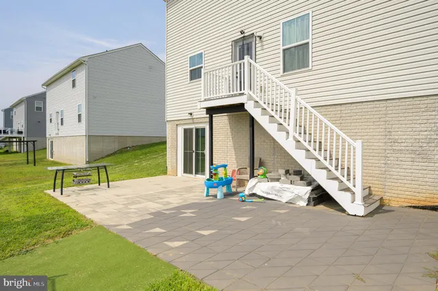 a picture of a wall with a white wall and a painting