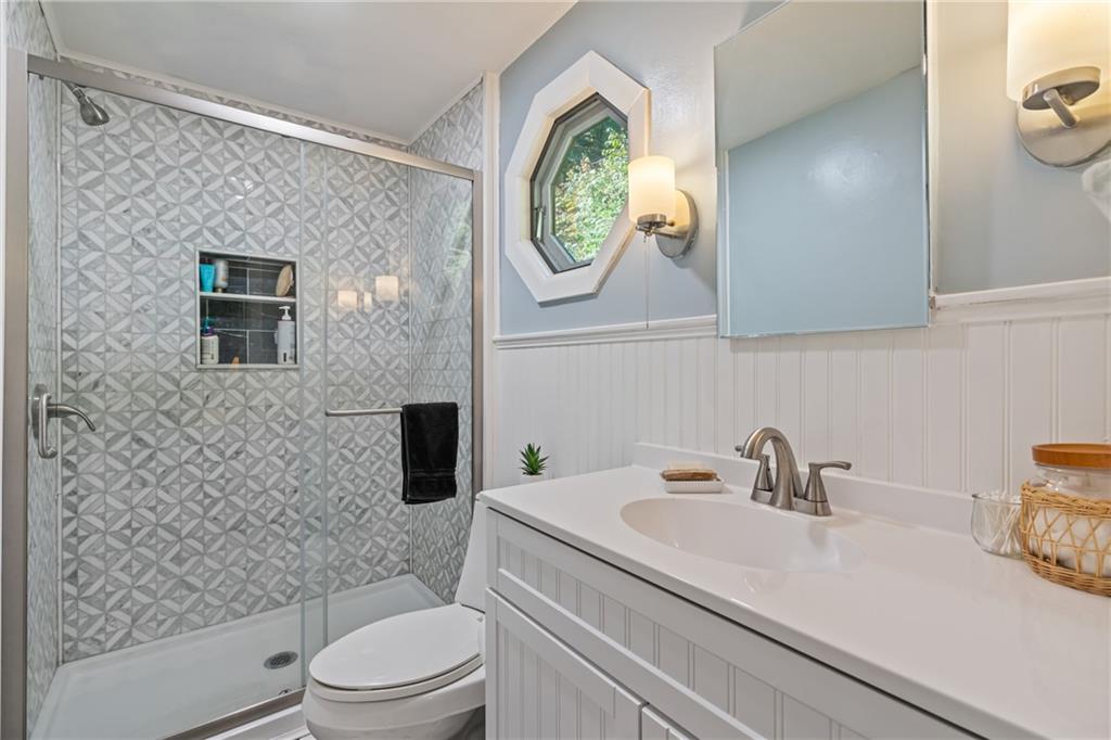 403 Filmore Road Pittsburgh, PA 15221 - Photo 26 of 35 Full bathroom on main level.