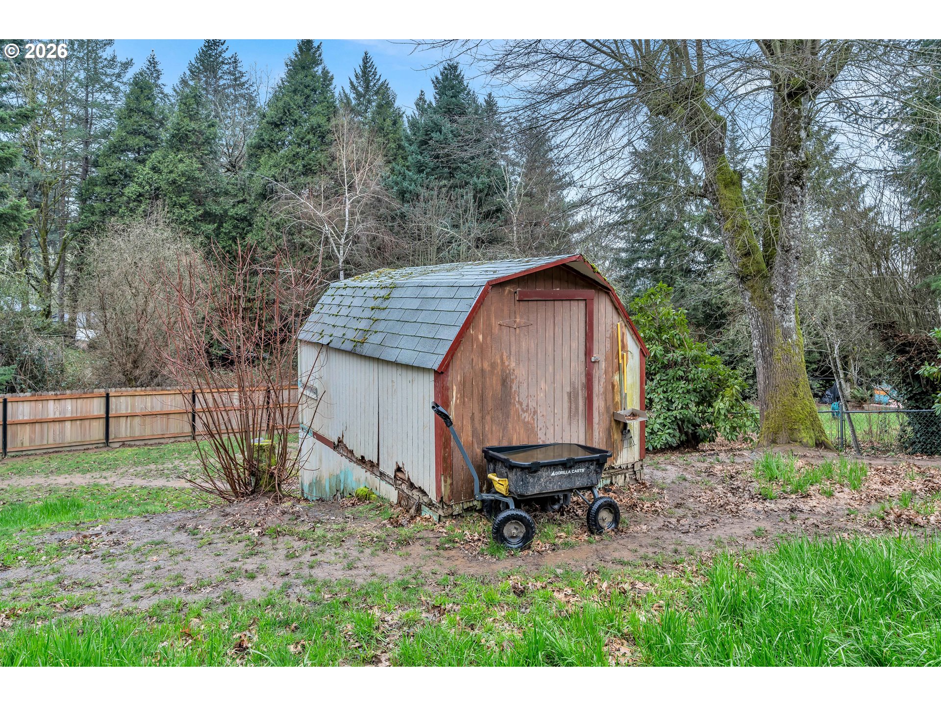 1320 Southwest 31st Street Gresham, OR 97080 - Photo 44 of 48 a backyard of a house with table and chairs